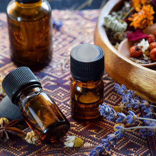 Trägeröl ermöglicht eine sichere Anwendung ätherischer Öle.