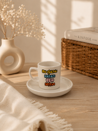 Espressotasse „Bu Işıltılı Hayatı Ben Seçtim“ aus Keramik